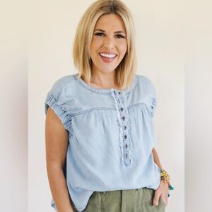 Easel Oversized Short Sleeve Smocked Top in Light Blue Denim Finish.  NWT Size S